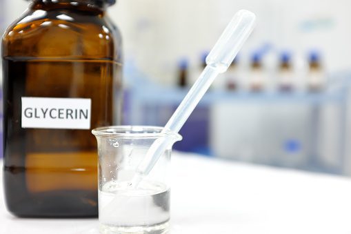 Glycerin in glass beaker