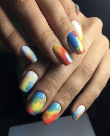 Nail art with pigments on UV gel polish