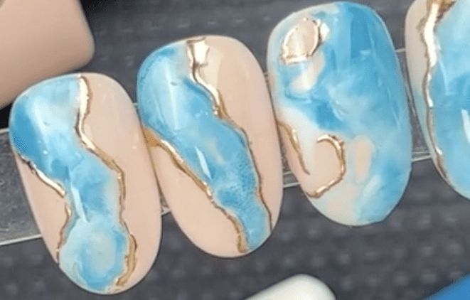 Details with nail foil