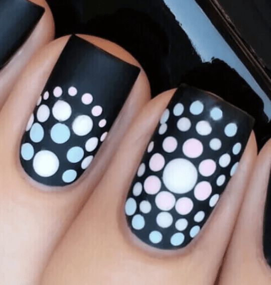 Dotting nail art